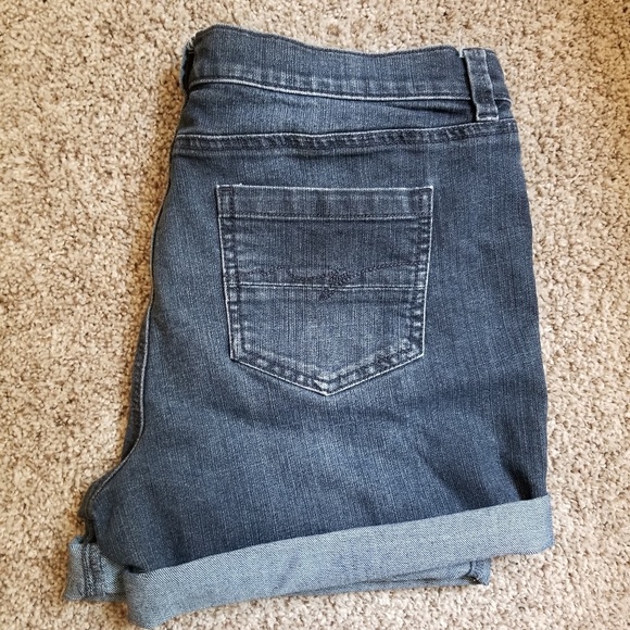 Size 10 shorts - Picture 5 of 6